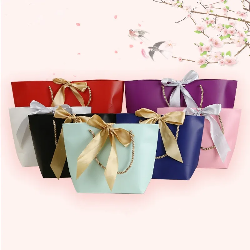 

2019 customizing paper gift bags for wedding party paperboard handbags with string event party favors bags casamento containers