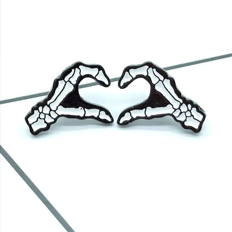 New finger than love brooch Cute bone skeleton hand brooch personality fashion denim clothing backpack pendant jewelry