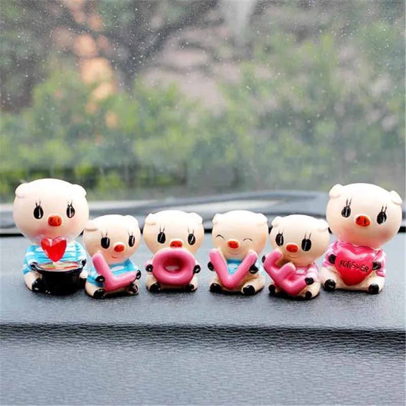 MR TEA Cartoon Car Ornaments Resin Creative Cute Love Pig baby Father Mother Auto Interior Decorations Doll Toys Ornament