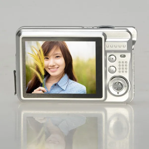 Ultra Slim 18 Mega Pixel CMOS 2.7 inch TFT LCD Screen HD 720P Digital Camera 8x Digital Zoom, Anti-shake Photo Video Camcorder