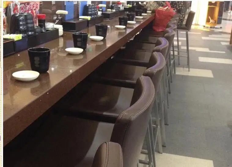 Mesa de bar de madera maciza y chairs. 1102