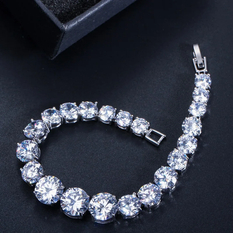 Pera 2024 New Fashion Women Chain Link Bracelets Big Round Connected White Cubic Zirconia Inlay Jewelry for Party Gift B063