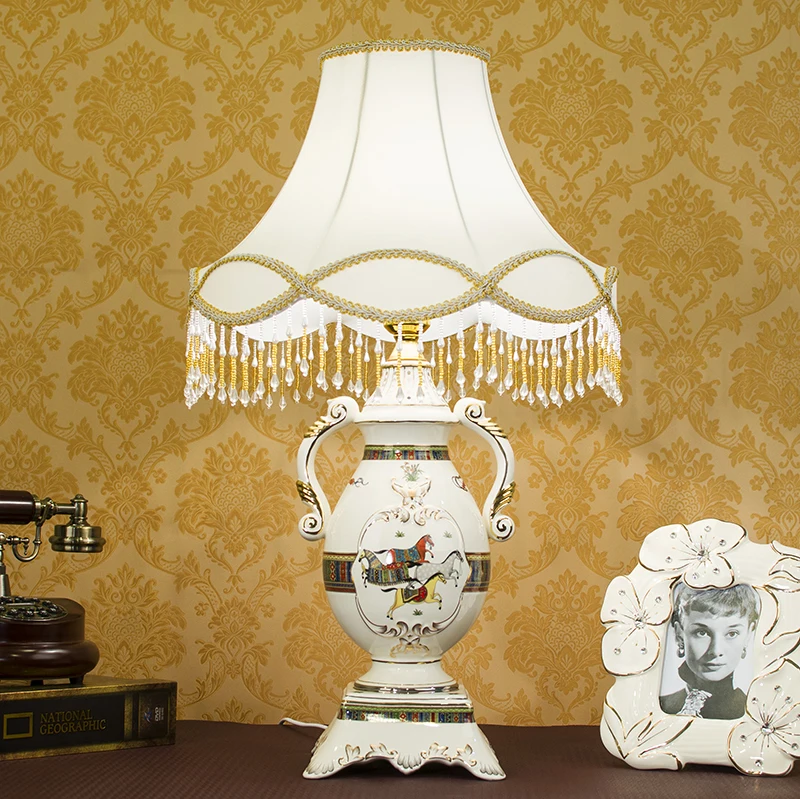 

European style living room lighting decoration decoration luxury villa Home Furnishing ceramic crafts creative lamp decoration