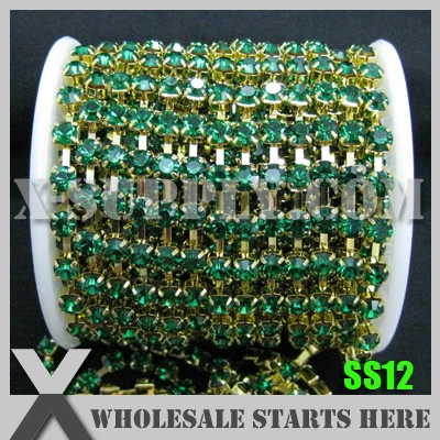 

Single Row 3mm SS12 Regular Crystal Rhinestone Chain, Garment Accessories, Emerald Rhinestone in Gold Base, X11212