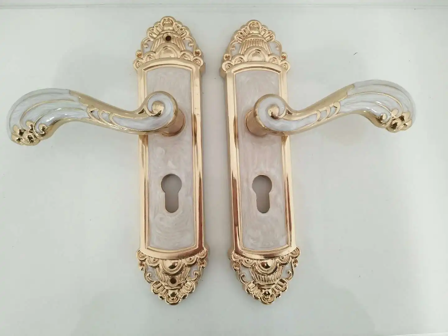 New amber white indoor double bearing bedroom door lock solid engineering lock aluminum door door handle lock