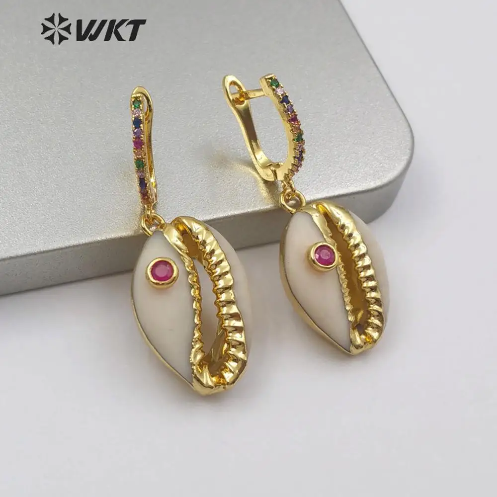 

WT-E538 Cowrie Shell Earring Jewelry White&Gold Color Cowrie With CZ Charm Fashion Earring Women Natural Sea Shell Earring