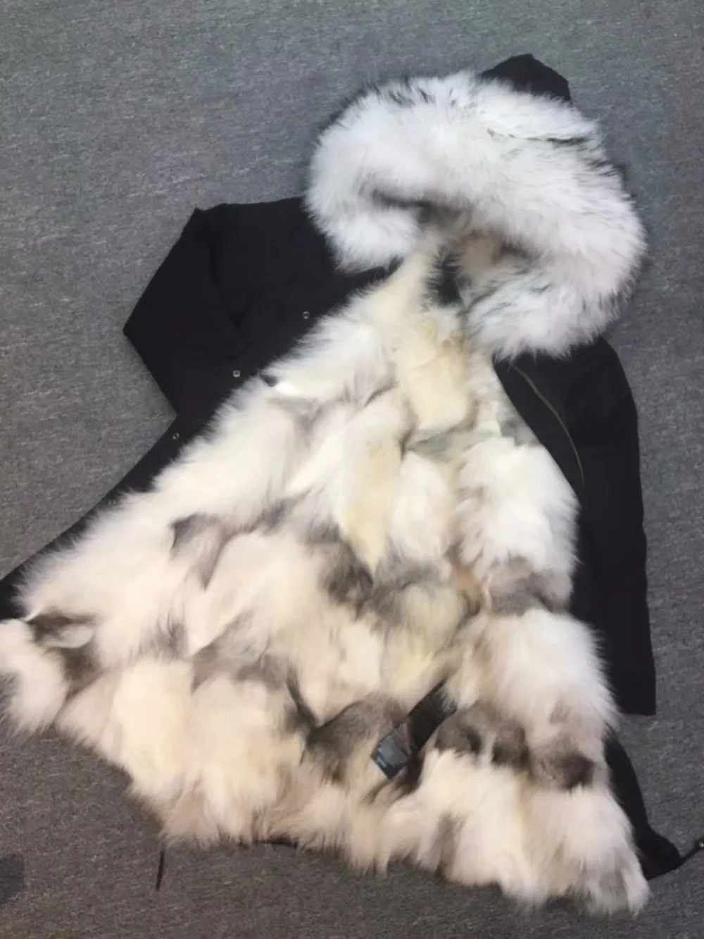 

Mhnkro New Fashion Natural Color White And Black Fully Fox Fur Real Furs Black Long Winter Parka Wear