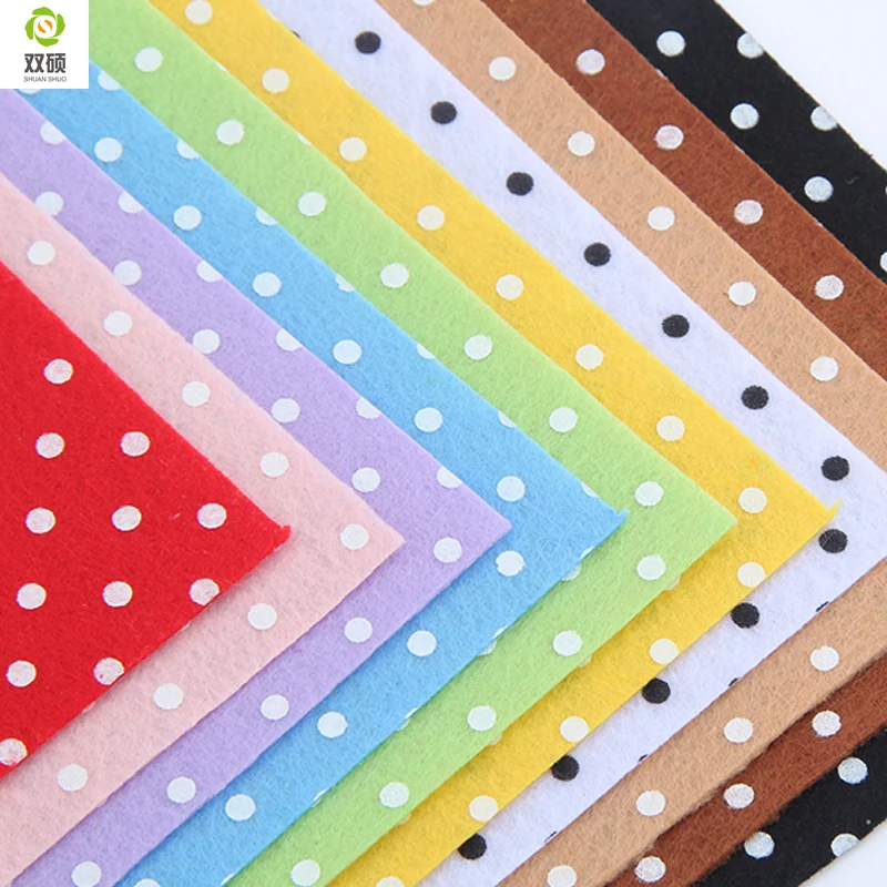 Drukuj Polka Dot filc poliestrowy tkaniny DIY Handmade szycia materiał do dekoracji wnętrz grubość 1mm Mix 10 kolorów 15x15cm N-10S2