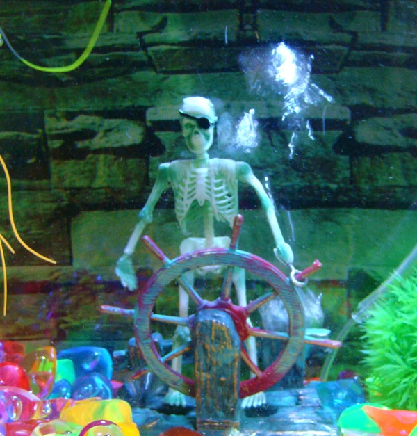 Hot Aquarium Decoration Skeleton on Wheel Fish Tank Ornament Decor for Aquarium Tank W75 Great Gif