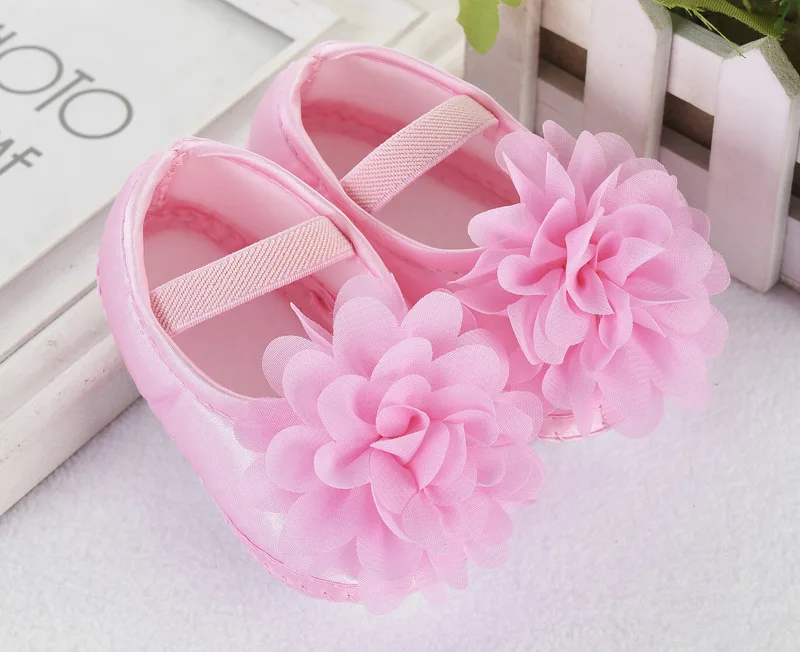 Chaussures de printemps, été et automne pour bébé fille, chaussons pour nouveau-né, motif de fleur de princesse, papillon Flyknot, offre spéciale