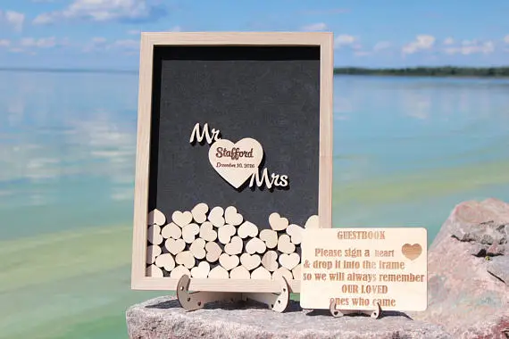 

Книга для гостей деревянная с гравировкой имени, с подвеской в виде сердца