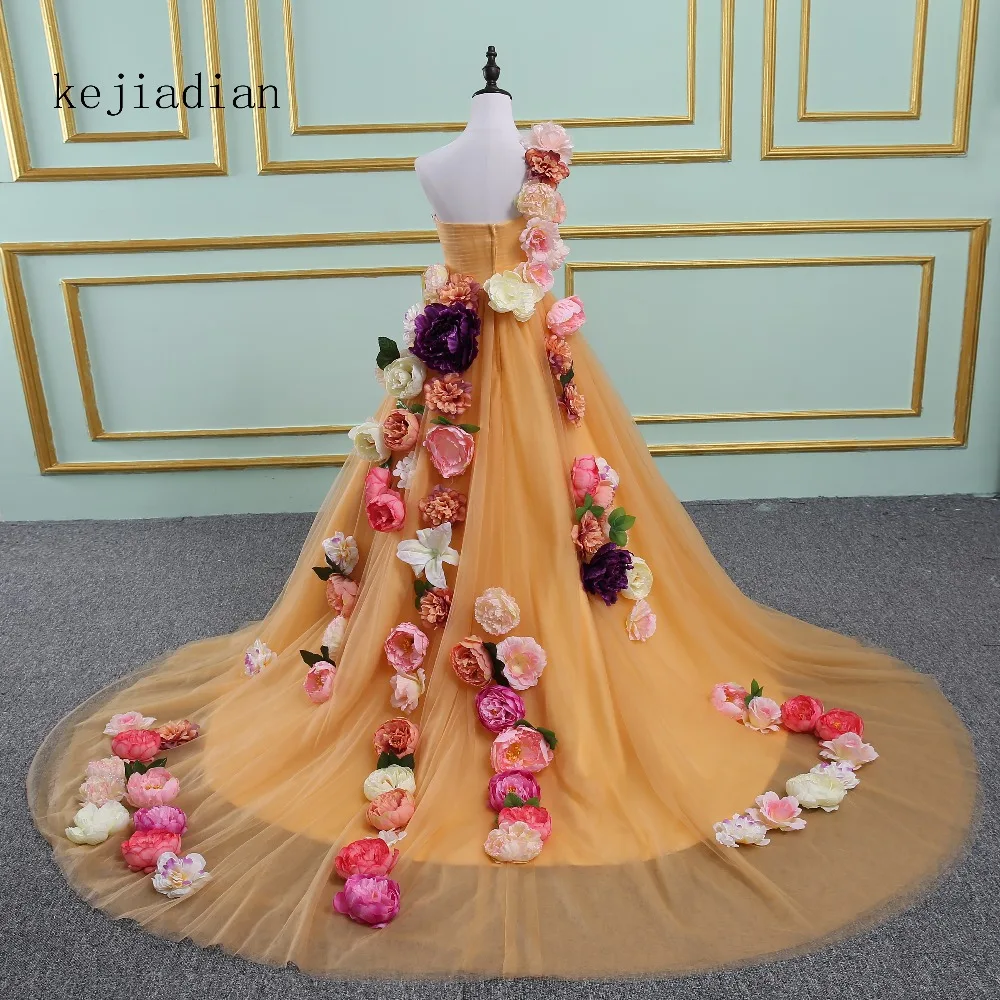 Robe de mariée élégante, encolure en cœur, avec plis, traine, chapelle, fleurs 3D faites à la main, Tulle, Champagne