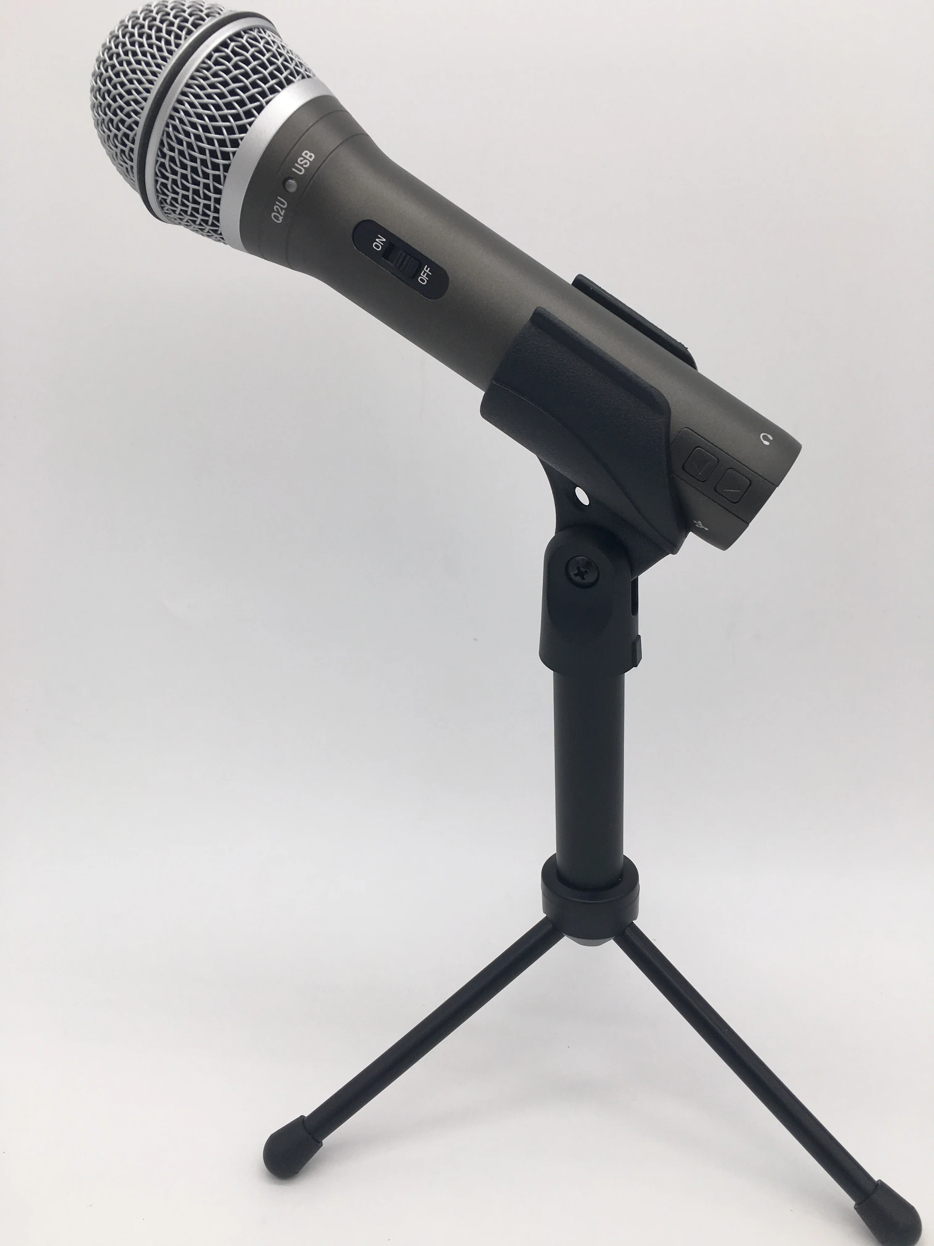 Samson USB/XLR handheld dynamic microphone Q2U for podcasting, live sound and music recording