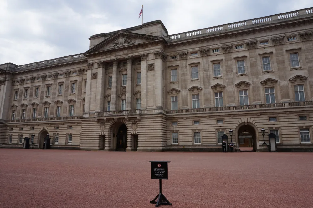 7x5FT London Buckingham Palace Square Entrance Custom Photo Backgrounds Studio Backdrops Vinyl 220cm x 150cm