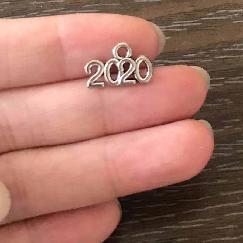20PCS DIY Jewelry Year 2017 2018 2019 2024 2025 2020 Pendant Charm for Bracelet Pendant Necklaces Earrings Zipper Pulls bookmark