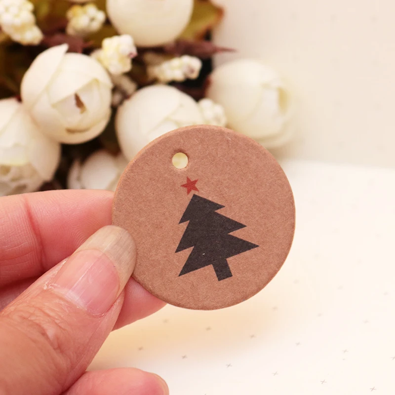 100pcs/lot Kraft Print Christmas Trees Paper Labels Beautiful Round Shape Tags 3.5cm for Party Christmas Cake Gifts Decoration