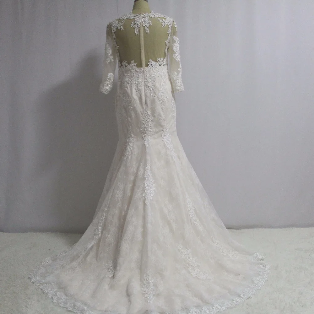 Robe de mariée sirène à manches trois quarts, col rond, dentelle appliquée, dos transparent, train de balayage, mode