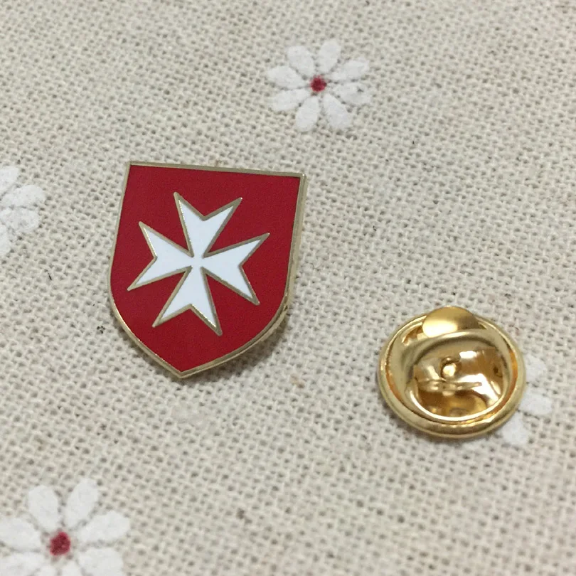 Masonic Red Shield with White Maltese Cross Crusader Order Knight Lapel Pins and Brooches Masons Freemasonry Pin Badges