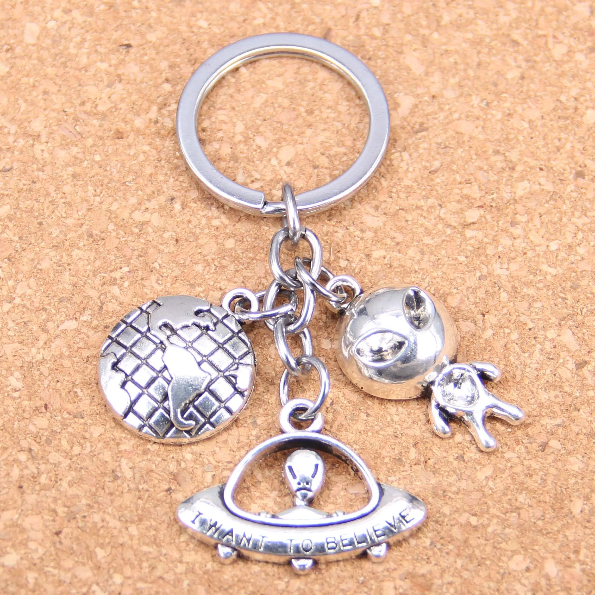 20pcs New Fashion DIY Keychain ET alien spaceship Pendants Men Jewelry Car Key Chain Souvenir For Gift