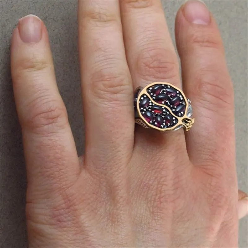 Vintage Round Gold Natural Red Garnet Ring Crystal Rhinestone Stone Leaf bague Pomegranate Jewelry Statement Rings for Women