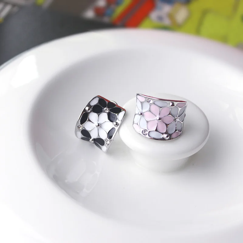 Ajojewel Luxury Enamel Black Pink White Flower Stud Earrings For Women Classic Design High Quality