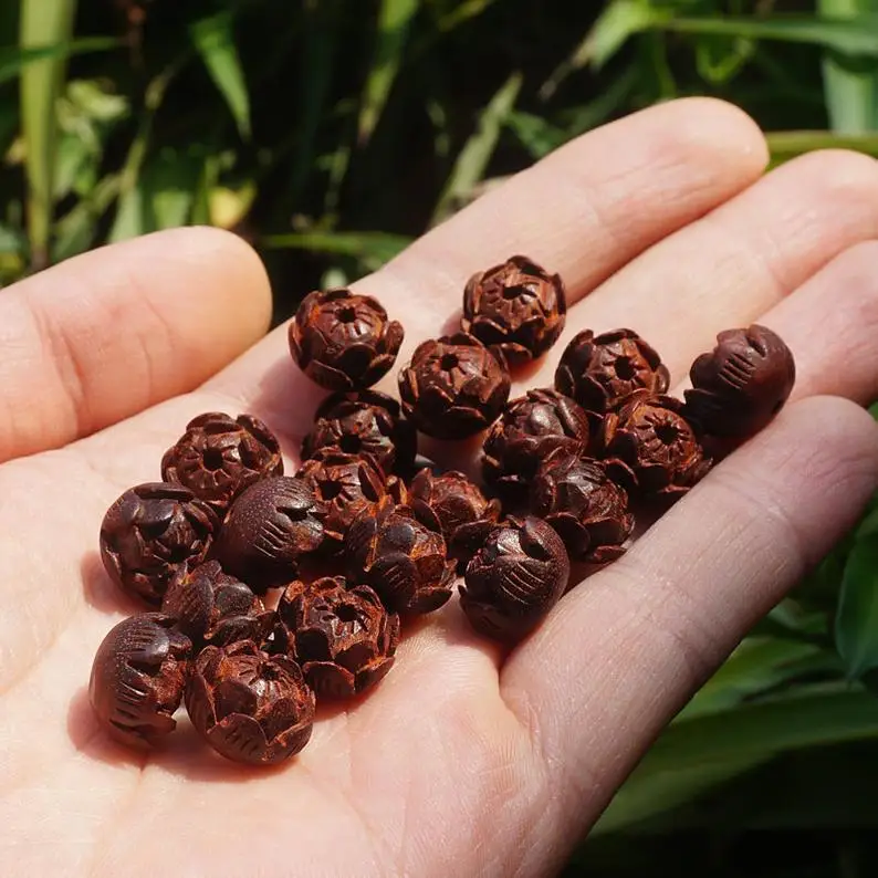 2pcs 12mm Natural Red Sandalwood Carved Flat Lotus , Loose Spacer Beads Lotus Pendant Japa Mala Buddha Jewellery Finding