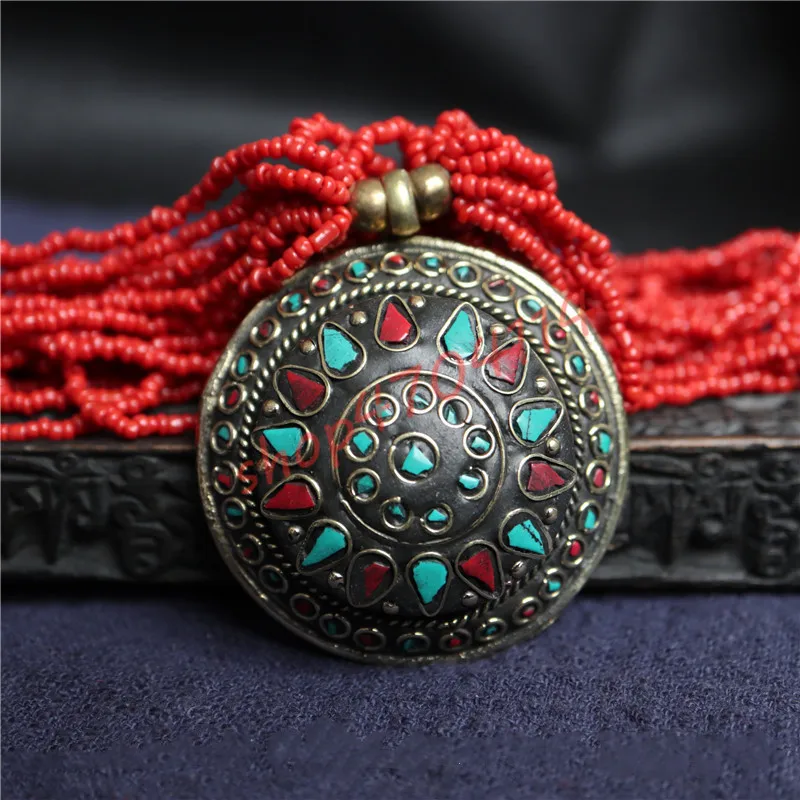 

Nepalese hand-woven red glaze, bronze medals pendants, exquisite National Arts and crafts jewelry