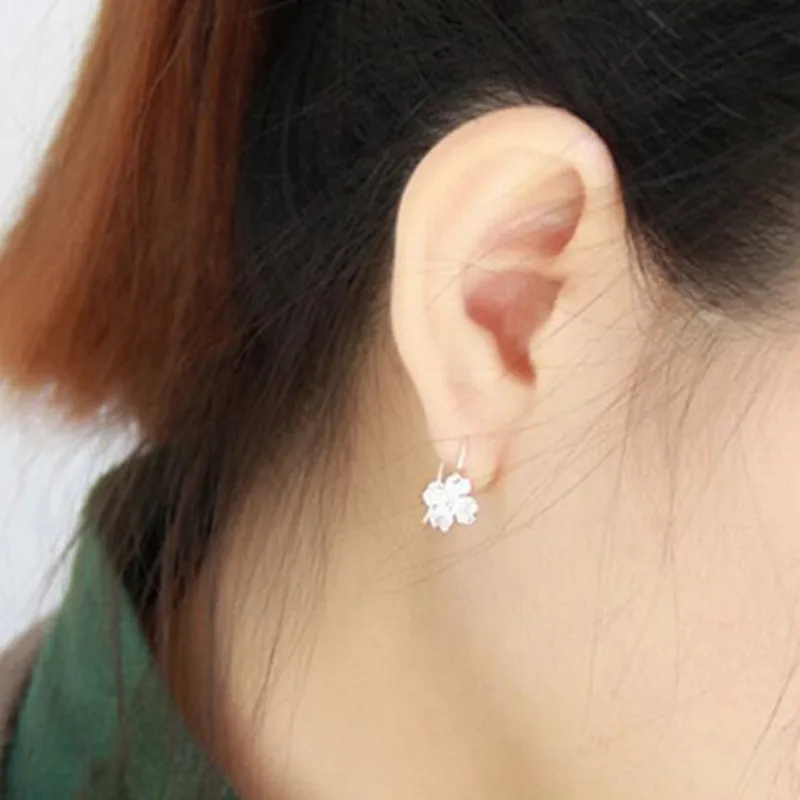 Korean Version Of The Fashion New 925 Sterling Silver Jewelry Exquisite  Classic Four Floral Fortune Earrings  E056