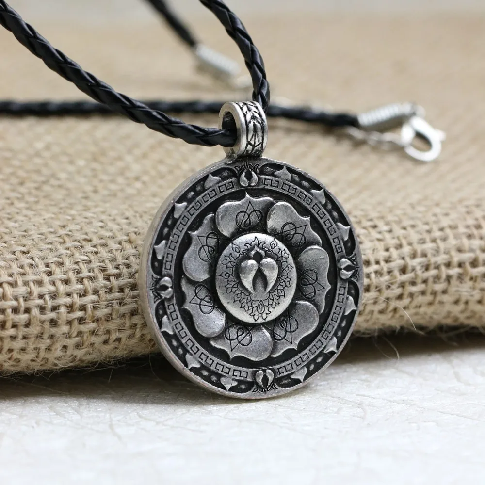 LANGHONG 1pcs Tibet Spiritual Amulet Necklace Flower Mandala pendant Necklace Sacred geometry amulet Religious jewelry