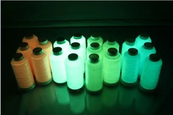 Simthread Glow In the Dark filo da ricamo per cucire a macchina 1000Y ogni bobina, 6 colori popolari opzionali