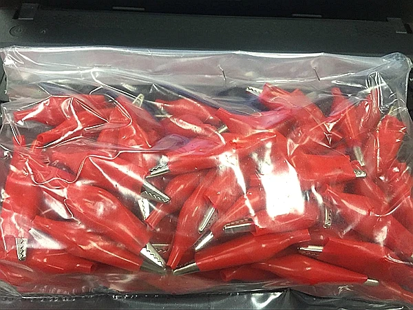 

100pcs many 45 mm metal alligator clip G98 alligator clip test probe instrument plastic boots 50 red and 50 black packaging