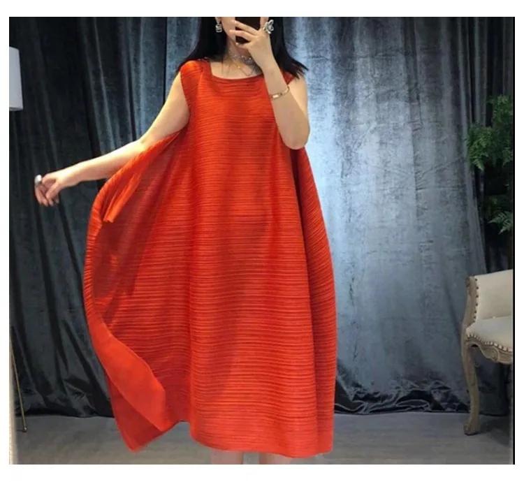 

HOT SELLING Miyake Fold o-neck solid loose sleeveless dress of tall waist A word big yards dress IN STOCK