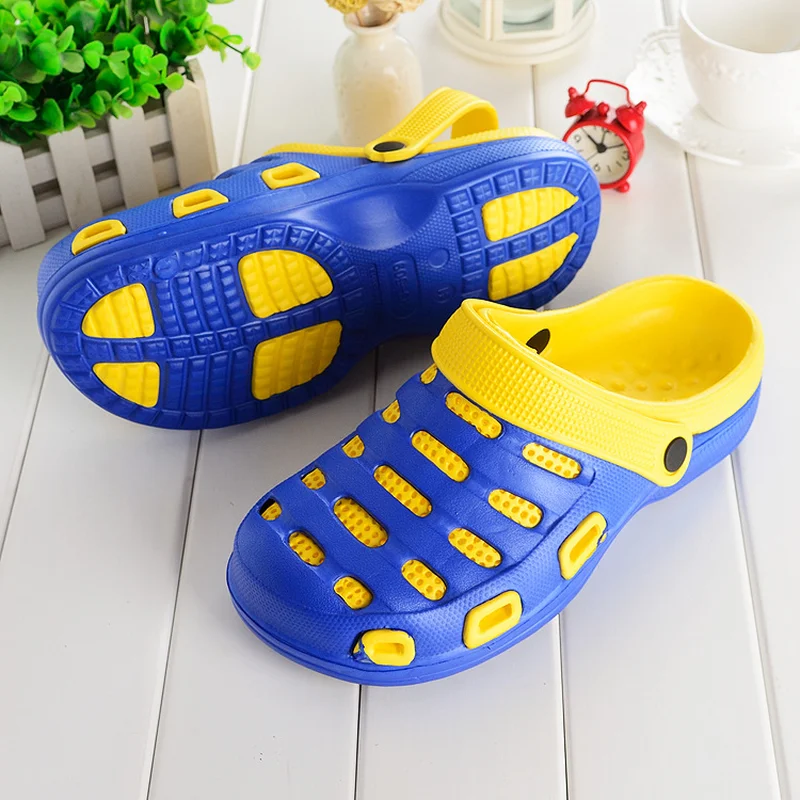 Summer Lightweight Red Men Sandals Flat Round Toe Waterproof Couple Sandals Leisure Garden Shoes Candy Color Slip-on Hole Shoes