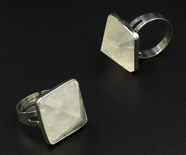 18*18mm Clear Quartz Crystal Pyramid Ring Filled Copper Casing Of Plating Platina