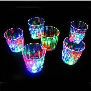 

Fashion Hot Mini LED Flashing Plastic Beverage Wine Cup Bar Parties Club Decorative Mug