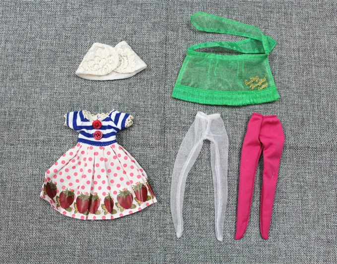 Blygirl Blyth dollClothes strawberry skirt blue and white jacket apron and shawl a total of 5 pieces