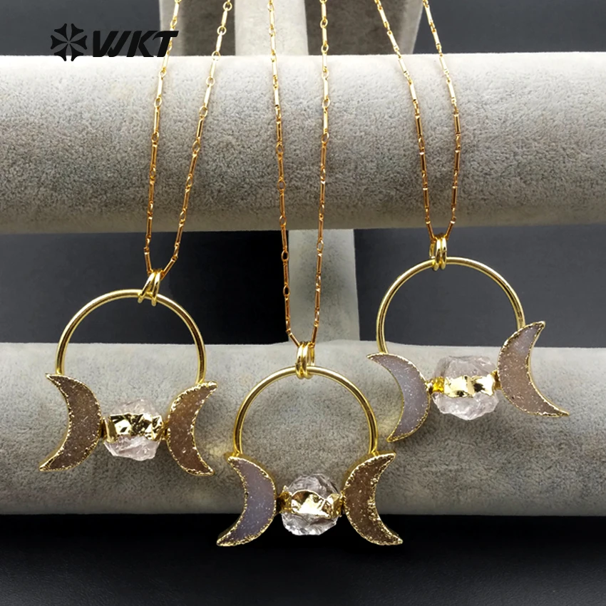 

WT-N1075 WKT 2022Wholesale New Arrival Fashion Natural Elegant Stone Jewerly Moon Shape Brass Chain Pendant Necklace