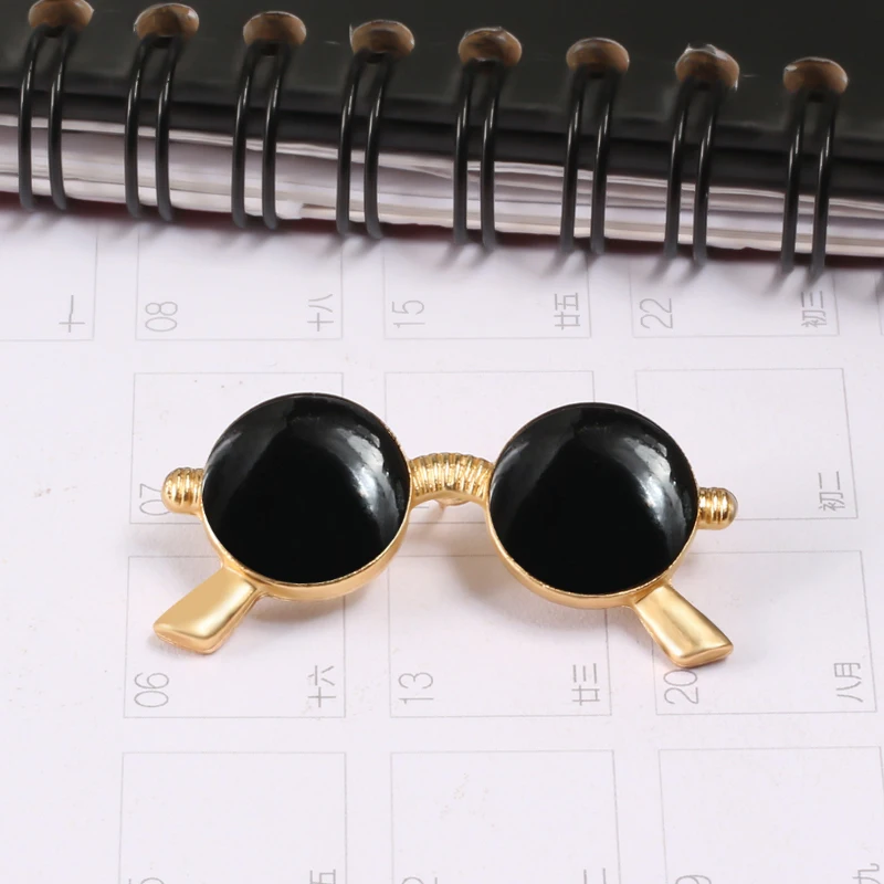 Retro Cute Black Sunglasses Brooch Lapel Pin Suit Shirt enamel pins Fashion denim clothes Accessories Wedding Jewelry Gifts