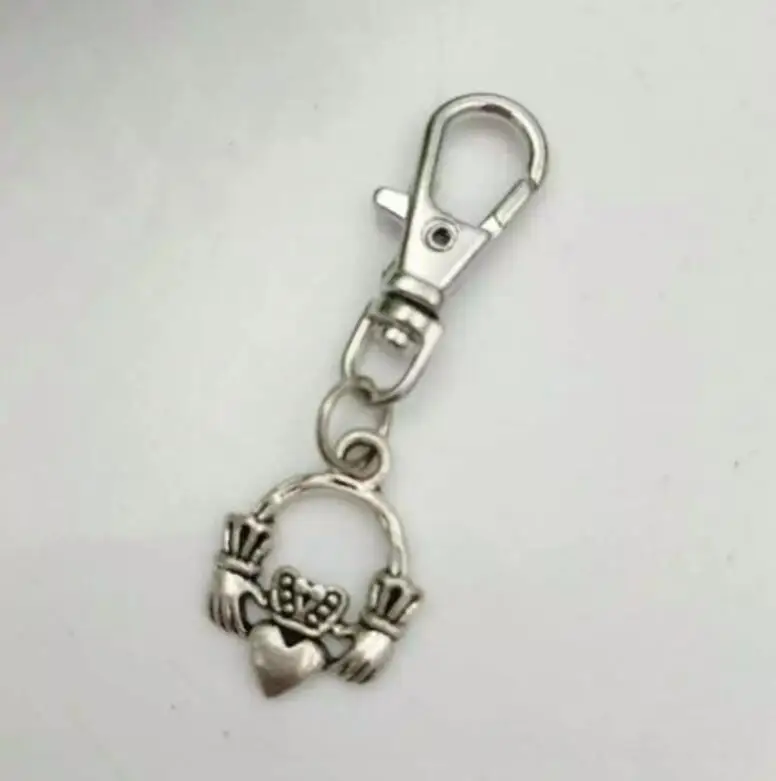 Pretty Irish Claddagh Charm Keychain Vintage Fashion Pendant For Car Key Ring Handbag Creative Gift Jewelry Accessories