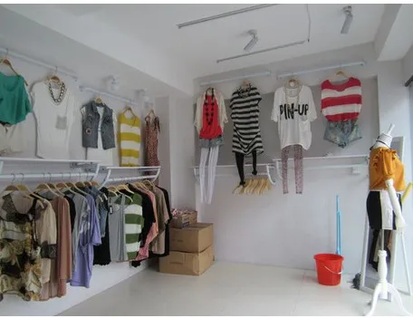 On the wall is hanging shelves display clothing store shelf hanger display shelf High-grade side hang