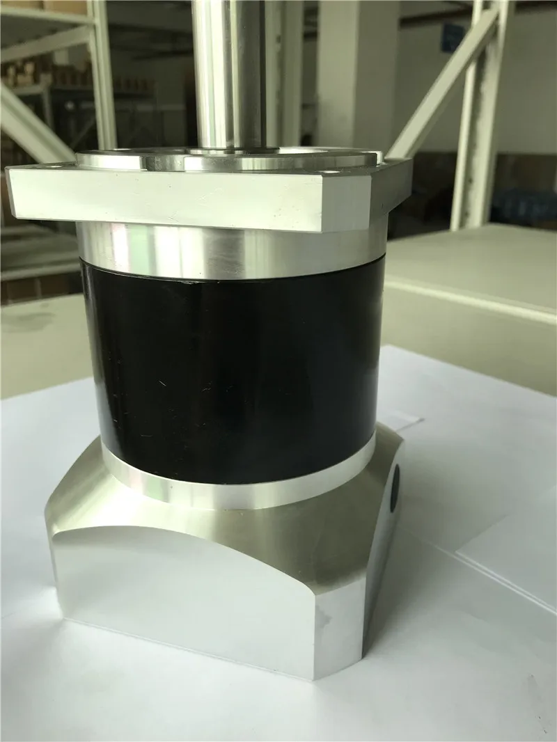 Riduttore epicicloidale economico da 8 arcmin da 15:1 a 100:1 per albero di ingresso servomotore CA da 130 mm 24 mm