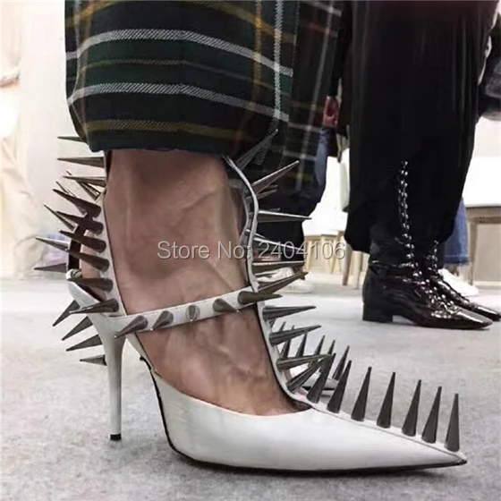 Pointy shoes with studs hotsell