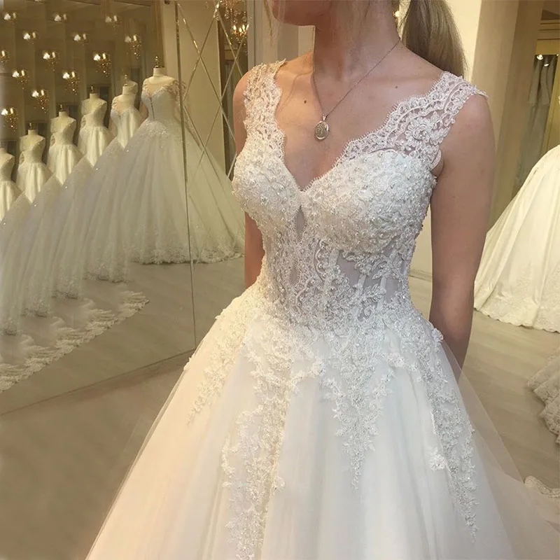 2019 Elegant A Line Wedding Dresses V-neck Sleeves Appliques Heavy Beading Bridal Gowns Floor Length White Ivory Wedding Gowns