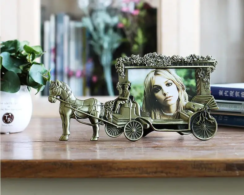 

Classic 5-inch Horse Carriage Photo Frames for Picture European Foto Frame Table Decor Christmas Gifts ElimElim WX-007235