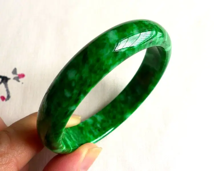 fine jewelry Myanmar natural A cargo jadeite green hot green bracelet old pit material positive atmosphere