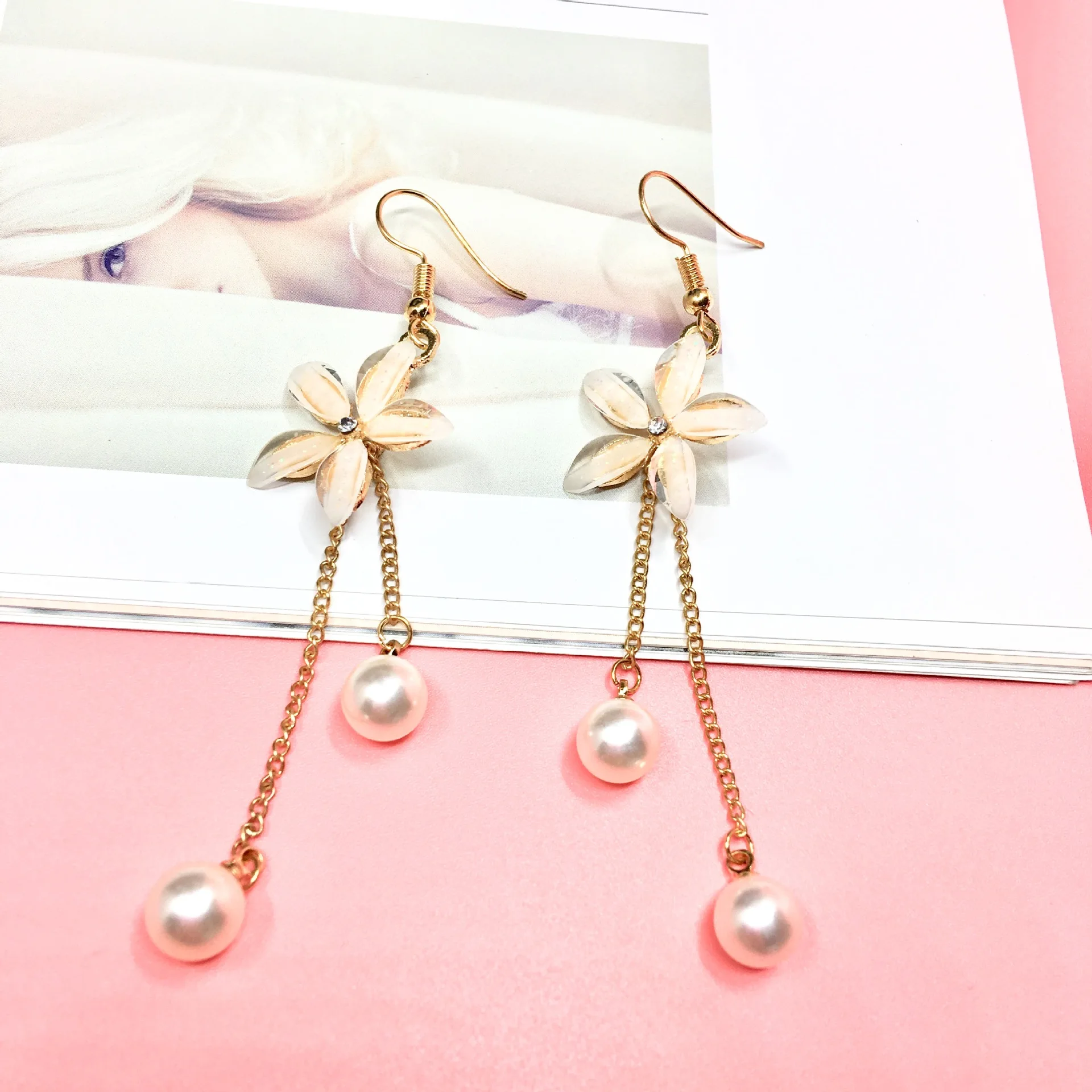 Flower Earrings 2019 Punk Fashion New Earrings Lady Wild Chain Pearl Crystal Flower Earrings Gift Wholesale Ladies Earrings