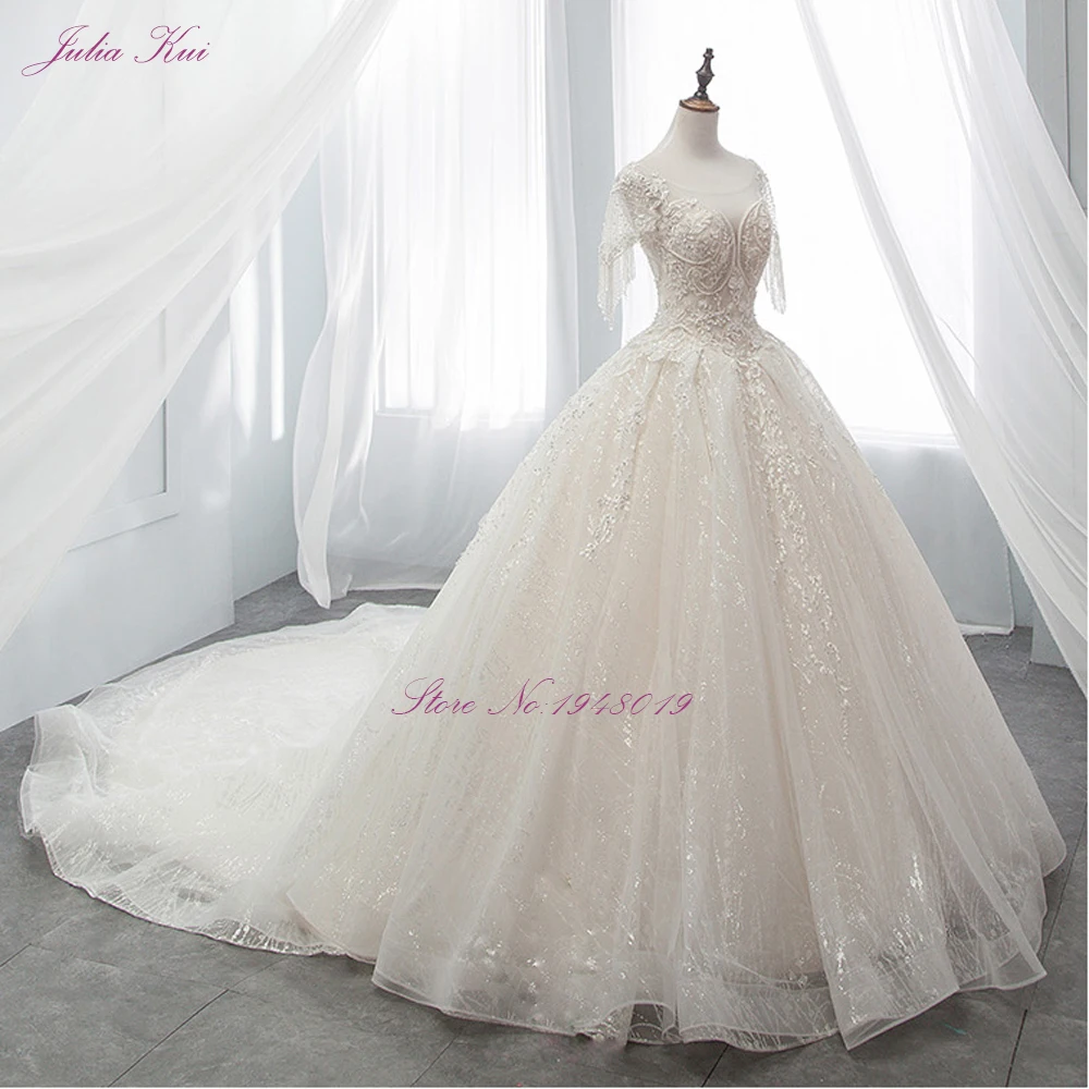 Julia Kui Maßgeschneiderte Vintage-Ballkleid-Brautkleider mit Bling-Ausschnitt und Flügelärmeln, zartes Brautkleid