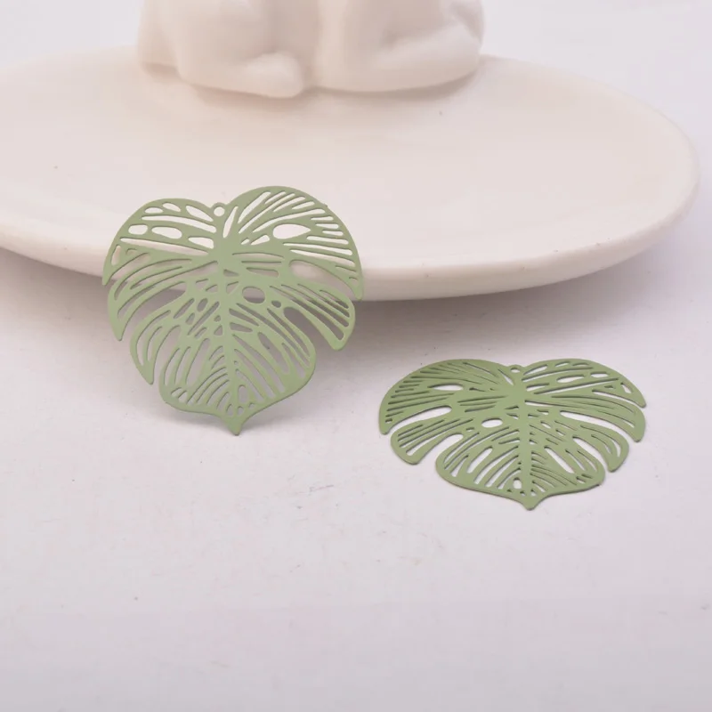 30 Stück AB5106 32mm lackierte Messing-Monstera-Blätter Anhänger, Wasserzeichen-Anhänger, filigrane Schmuckteile, Ohrring-Zubehör – Detail 9