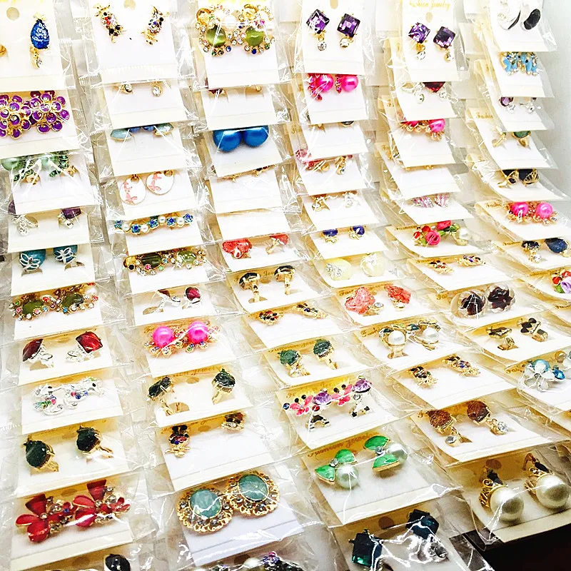 Wholesale 60 Pairs Assorted Women\'s Fashion Jewelry Beautiful Rhinestone Earring Stud Earrings Mix Styles