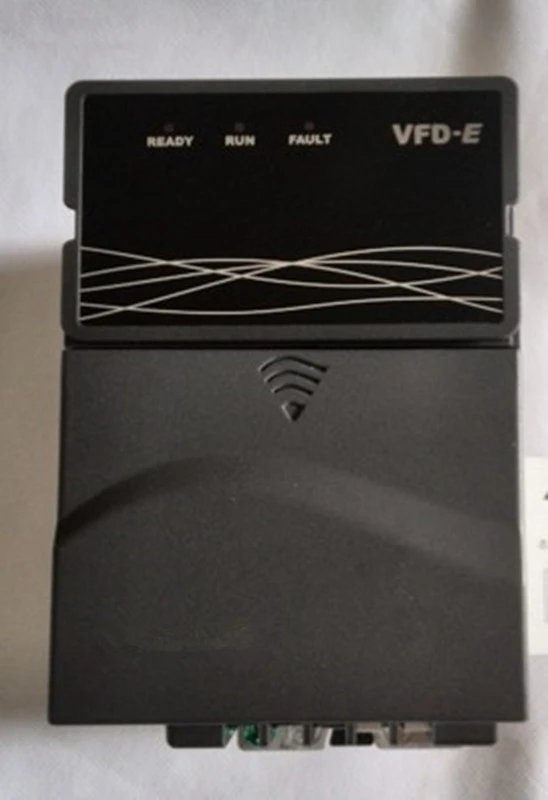 

VFD007E43A VFD-E Series VFD Inverter Frequency converter 750w 1HP 3 PHASE 380V 600Hz with control panel